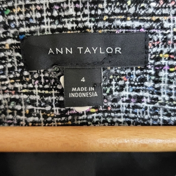 Ann Taylor | Textured Tweed Ladylike Jacket with Hidden Hook & Eye Closure - Picture 5 of 6